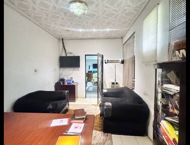 M² BUSINESS CENTRE FOR SALE IN WITBANK EXT 8